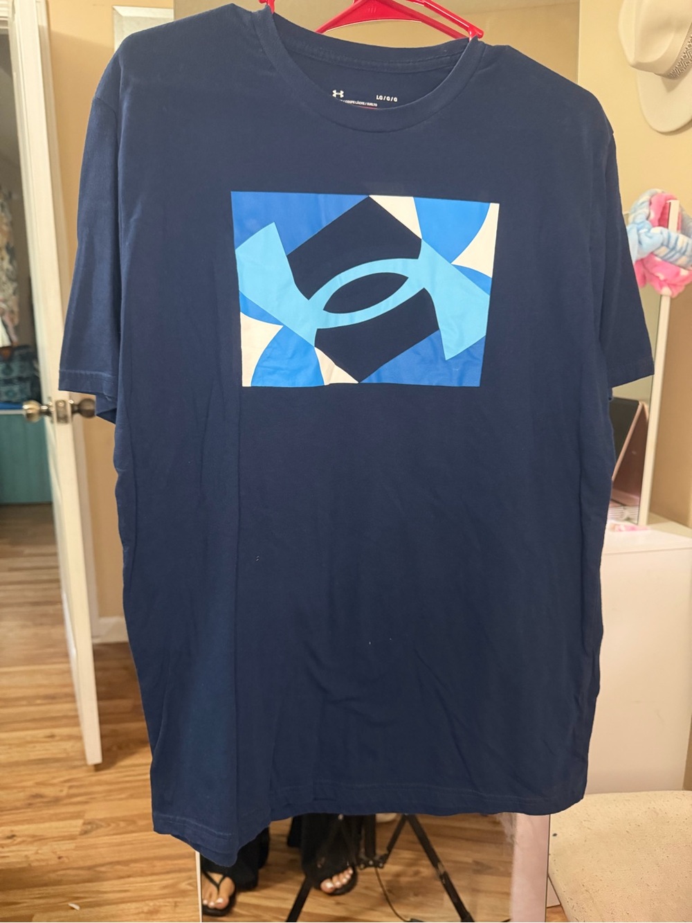 Under Armor Men’s Navy Blue Graphic Tee